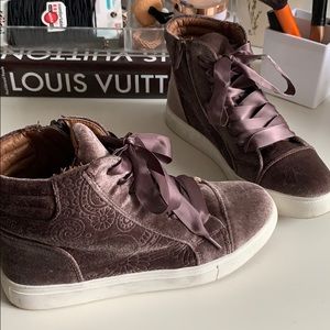 HOST PICK! Steve Madden Hightop Sneakers